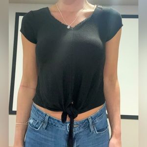No boundaries short sleev front tie black top. Crop-topped, slim fit.